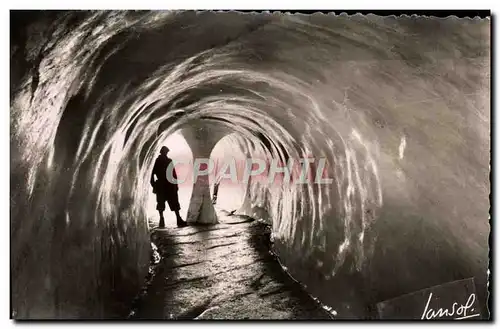 Cartes postales moderne Chamonix Le montenvers La grotte de la mer de glace Entree de la grotte