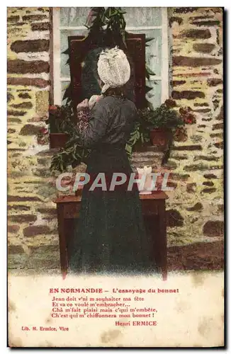 Cartes postales En Normandie L&#39Essayage Du Bonnet Folklore