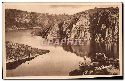 Cartes postales La Creuse Illustree Crozant Le Confluent Et Le Rocher Des Fileuses