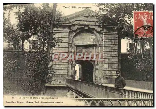 Cartes postales Toul Pittoresque La Porte De Metz Soldat militaria