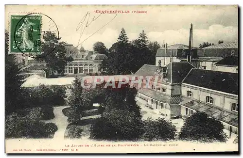 Cartes postales Contrexeville Le jardin de l'hotel de ville de la Providence Le casino au fond