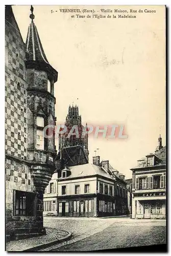 Ansichtskarte AK Verneuil Vieille Maison Rue du Canon et tour de l&#39eglise de la Madeleine