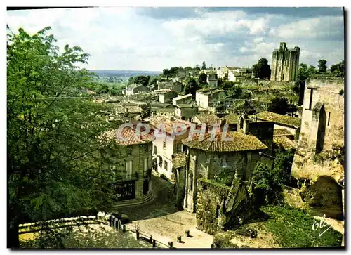 Cartes postales moderne Saint Emilion La Place Du Clocher Avec La Chapelle De La Trinite