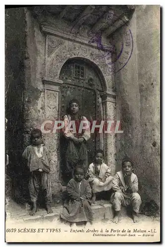 Ansichtskarte AK Scenes Et Types Enfants Arabes A La Porte De La Maison Enfants