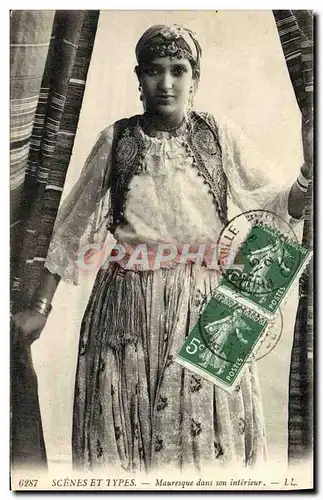 Cartes postales Scenes Et Types Mauresque dans son interieur Femme