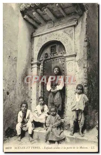 Ansichtskarte AK Scenes Et Types Enfants Arabes a la Porte de la Maison