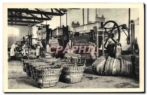 Cartes postales Le vendangeoir de la Maison a Bouzy Moet & Chandon