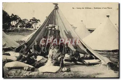 Ansichtskarte AK Camp de Chalons Interieur d&#39une Tente Militaria