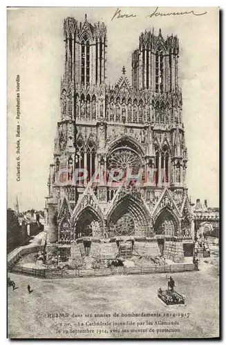 Ansichtskarte AK Reims Dans Ses Annees De Bombardements La Cathedrale Incendiee Par Les Allemands Militaria