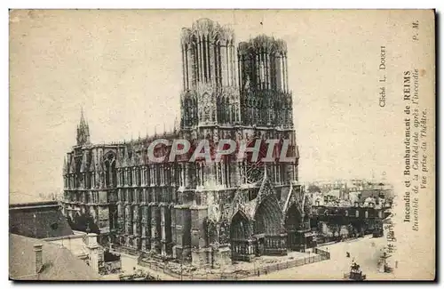 Cartes postales Incendie Et Bombardement De Reims Ensemble De La Cathedrale Apres l&#39Incendie Vue Prise Du The