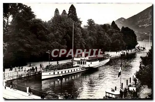 Cartes postales moderne Lac d&#39Annecy Le Port Et Le Mont Veyrier Bateau