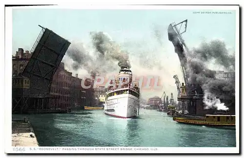 VINTAGE POSTCARD Chicaco Roosevelt Passing Through State Street Bridge Boat