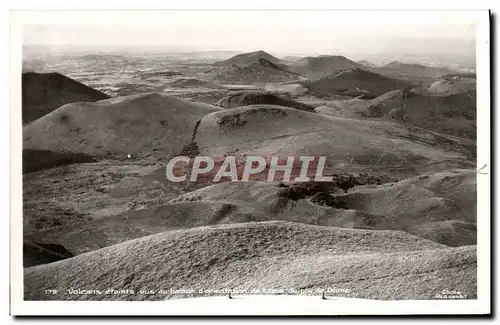 Cartes postales Volcans eteints vus du balcon d&#39orientation du Puy de Dome