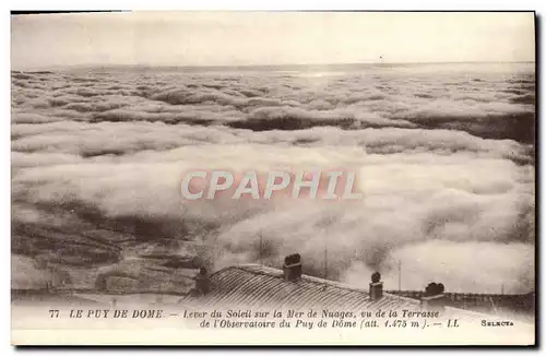 Cartes postales Le Puy de Dome Lever sur la Mer de Nuages vu de la Terrasse de l&#39observatoire du Puy de Dome