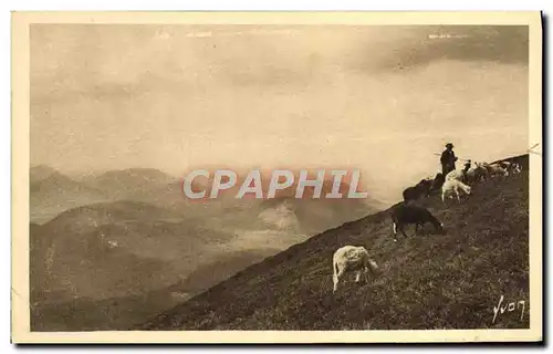 Cartes postales Clermont Ferrand Au sommet du Puy de Dome Les monts Domes ou chaine des Puys