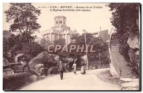 Cartes postales Royat Route de la Vallee L&#39Eglise fortifiee