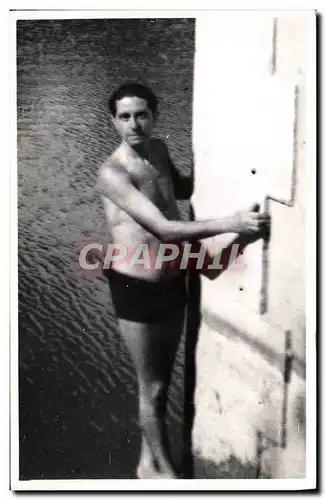 CARTE PHOTO Homme en maillot de bain