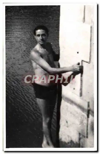 CARTE PHOTO Homme en maillot de bain