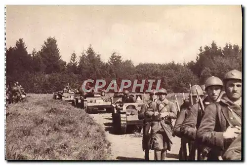 Ansichtskarte AK Infanterie avec ses chenillettes Militaria