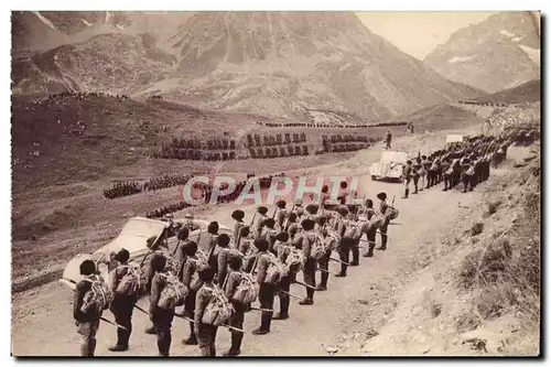 Ansichtskarte AK Manoeuvres Du Galibier 1938 La Revue Finale Militaria Chasseurs alpins