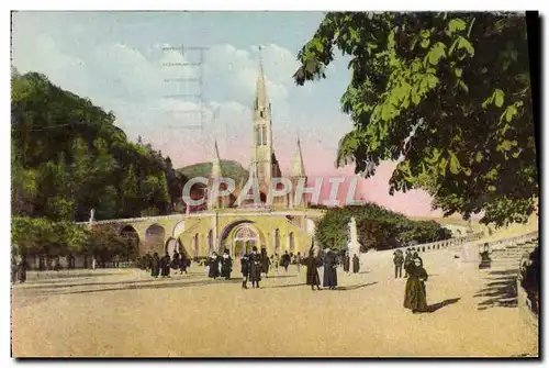 Cartes postales Lourdes L&#39Esplanade Les Rampes Et La Basilique