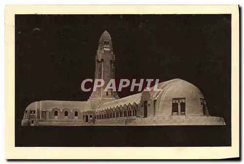 Ansichtskarte AK Ossuaire de Douamont Arriere du monument Chapelle catholique Militaria