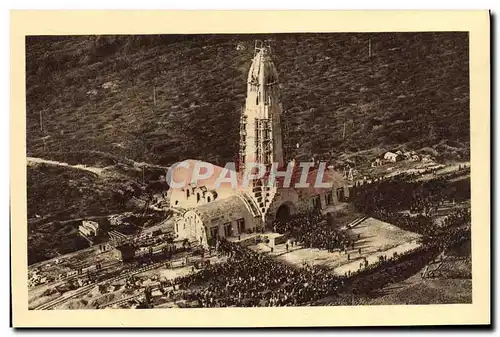 Cartes postales Vue prise en Avion de la Ceremonie d'inaguration Douamont Militaria 21 septembre 1927