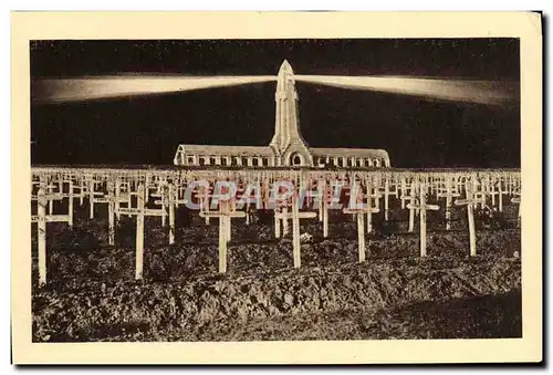 Cartes postales Ossuaire et Phare de Douamont Militaria