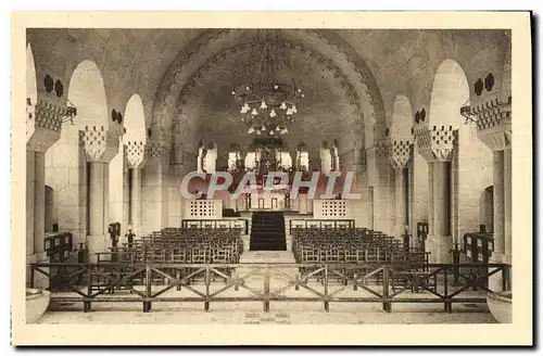 Cartes postales Ossuaire et Phare de Douamont Militaria Interieur de la chapelle catholique