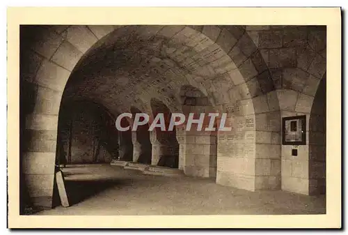 Ansichtskarte AK Ossuaire et Phare de Douaumont Cloitre des tombeaux Militaria