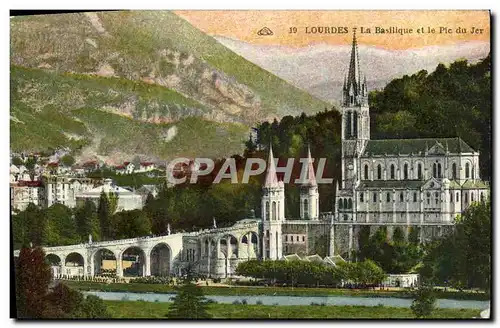 Cartes postales Lourdes La Basilique Et Le Pic Du Jer