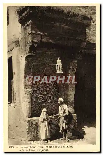 Cartes postales Fes Un Marchand d&#39Eau Et une Jeune Citadine A La Fontaine Nedjarine