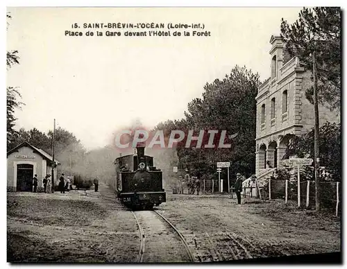 Cartes postales Saint Brevin l&#39ocean Place De La Gare Devant l&#39Hotel De Foret Train TOP