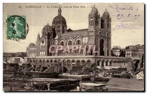 Ansichtskarte AK Marseille La Cathedrale Prise du Vieux port