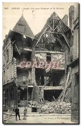 Ansichtskarte AK Arras Angle des Rues Pasteur et St Nicolas Militaria