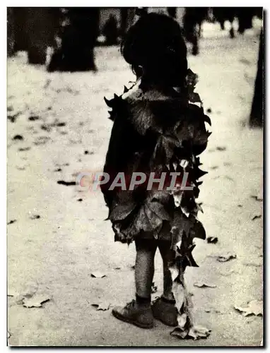 Cartes postales moderne Edouard Bouat La Petite Fille Aux Feuilles Mortes