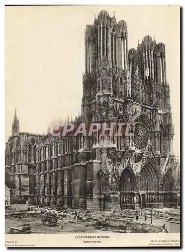 Ansichtskarte AK Grand Format La Cathedrale De Reims Apres l&#39incendie 23.5 * 29.5 cm