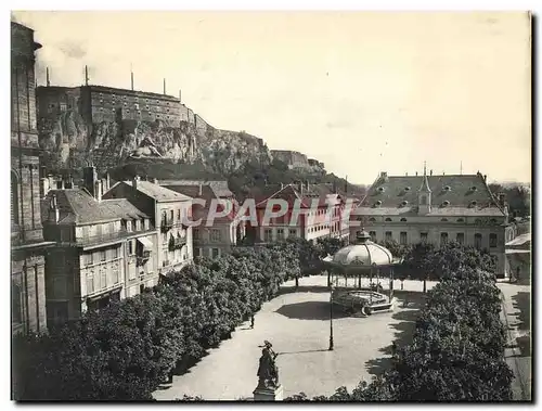 Ansichtskarte AK Grand Format Belfort La Place d&#39Armes L&#39Hotel de Ville le Chateau et le Lion 28 * 23 cm