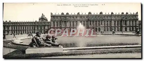 Cartes postales Grand Format Palais De Versailles Fonde Sur Les Jardins Et Le parterre d&#39eau 28 * 11 cm