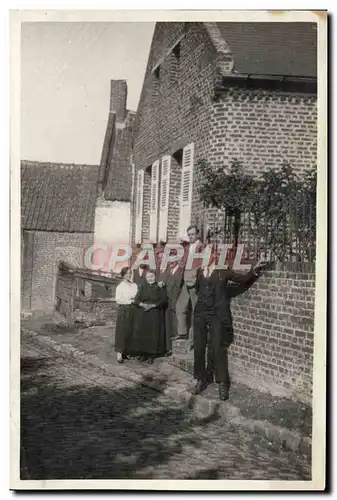 Photo Famille devant sa maison