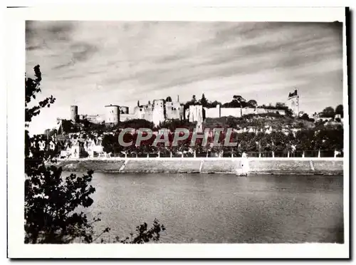 Cartes postales moderne Le Chateau De Chinon Vue d&#39Ensemble Du Chateau Et La Vienne