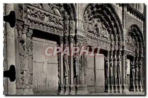 Cartes postales moderne Chartres La Cathedrale De Portail Royal