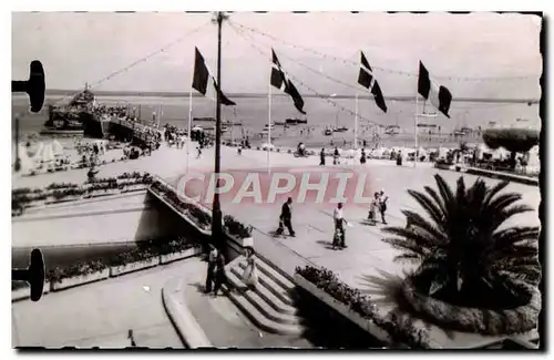 Cartes postales moderne Arcachon Cote d&#39Argent Place Thiers et Souterrain