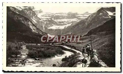 Cartes postales moderne Gavarnie Le chemin du Cirque