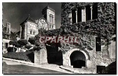 Cartes postales moderne Vezelay Eglise Abbatiale De LA Madeleine L&#39ancienne Chapelle Des Ursulines