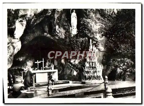 Cartes postales moderne Lourdes La Grotte Miraculeuse Et Son Nouvel Autel