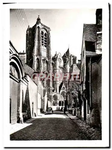 Cartes postales moderne Bourges La Cathedrale St Etienne vue de la Rue Porte Jaune