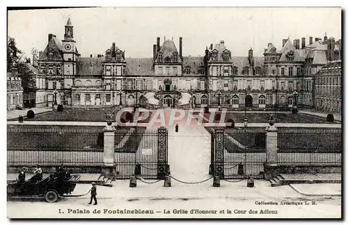 Ansichtskarte AK Palais De Fontainebleau La Grille D&#39Honneur Et La Cour Des Adieux