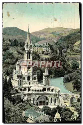 Cartes postales Lourdes Vue Plongeante sur la Baslilque et la Vallee du Gave