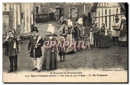 Cartes postales A Travers La Normandie Types Et Costumes anciens une Noce En Pays d&#39Auge Folklore